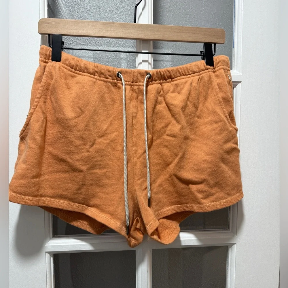 Vuori Women's Sunnyside Short - Picture 5 of 10